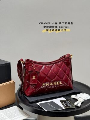 Chanel Oil-waxed Leather Tote in Red