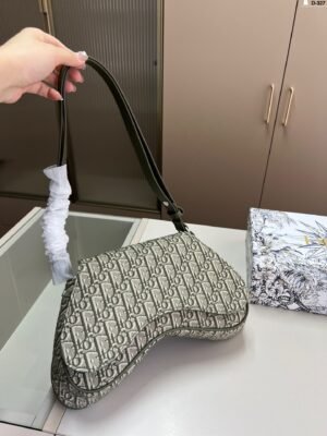 The new Dior armpit bag