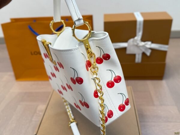 LV Capucines Hand bag