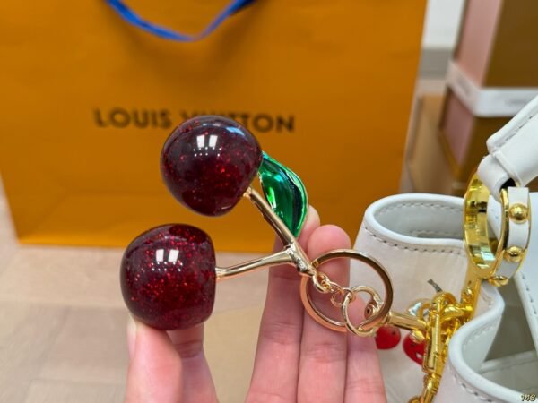 LV Capucines Hand bag