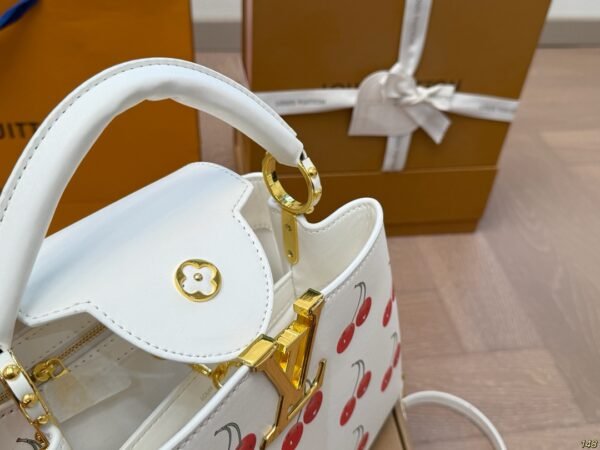 LV Capucines Hand bag