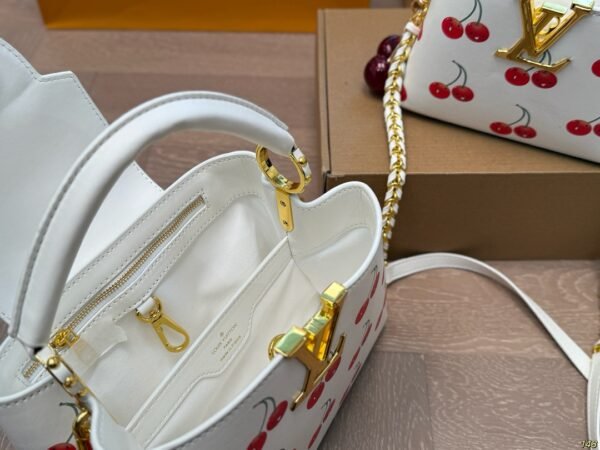 LV Capucines Hand bag