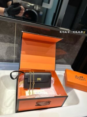 Hermès Kelly handbag. All colors